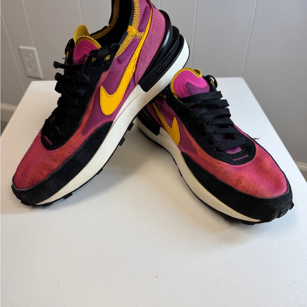 Women’s US 8, Nike Waffle One Active, Fuchsia University